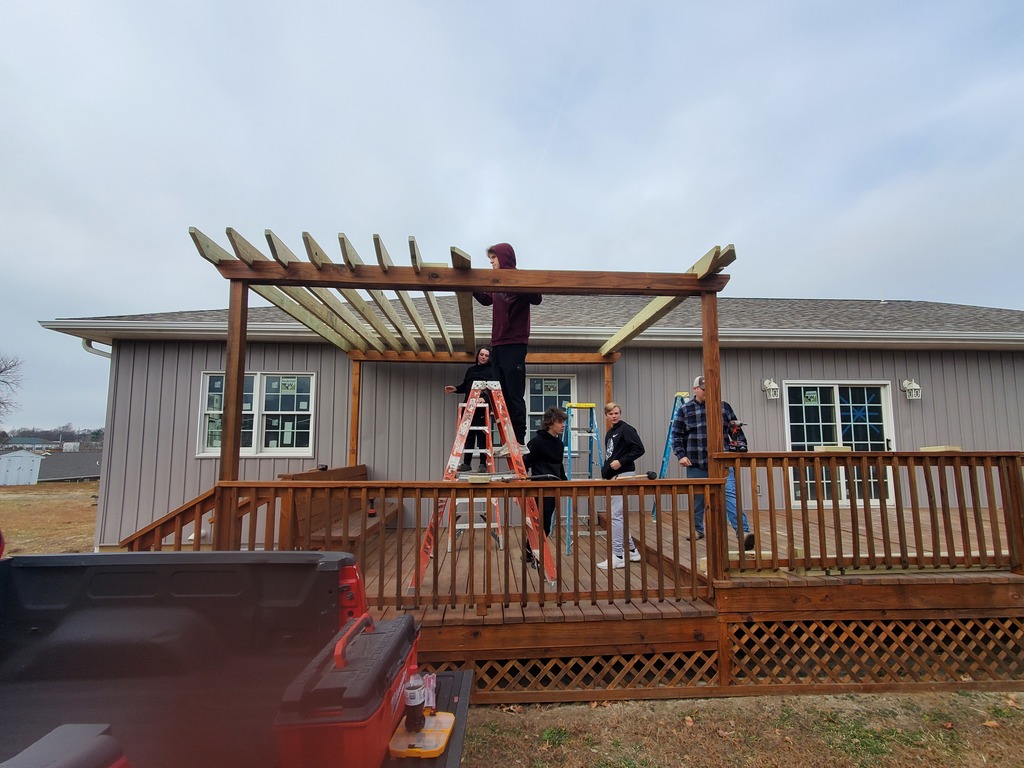 High School students building a pergola at the Building Trades Home 